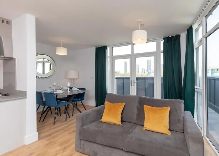 Deluxe South Central London Apartment