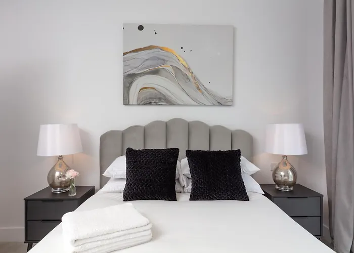 Deluxe South Central London Apartment